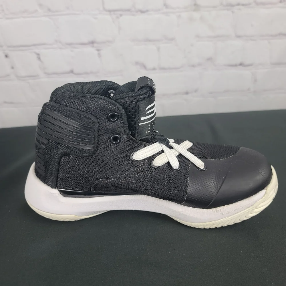 Under Armour  Curry 3Zero. Kids 13